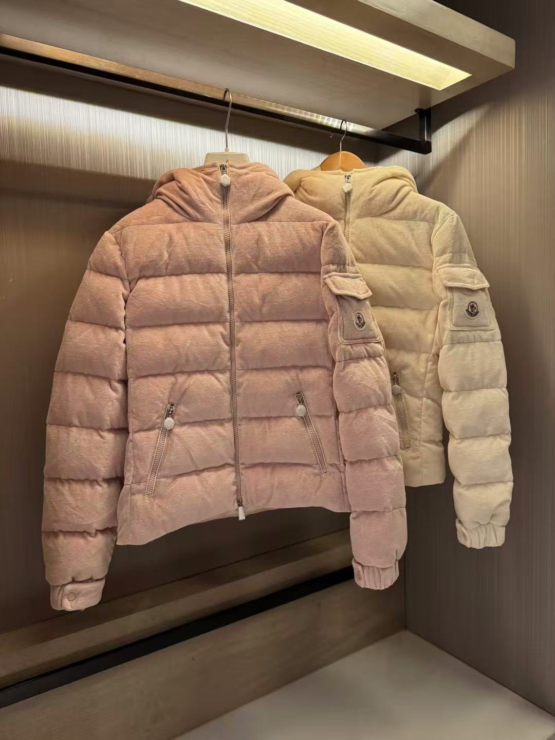Moncler  モンクレール ダウンジャケット