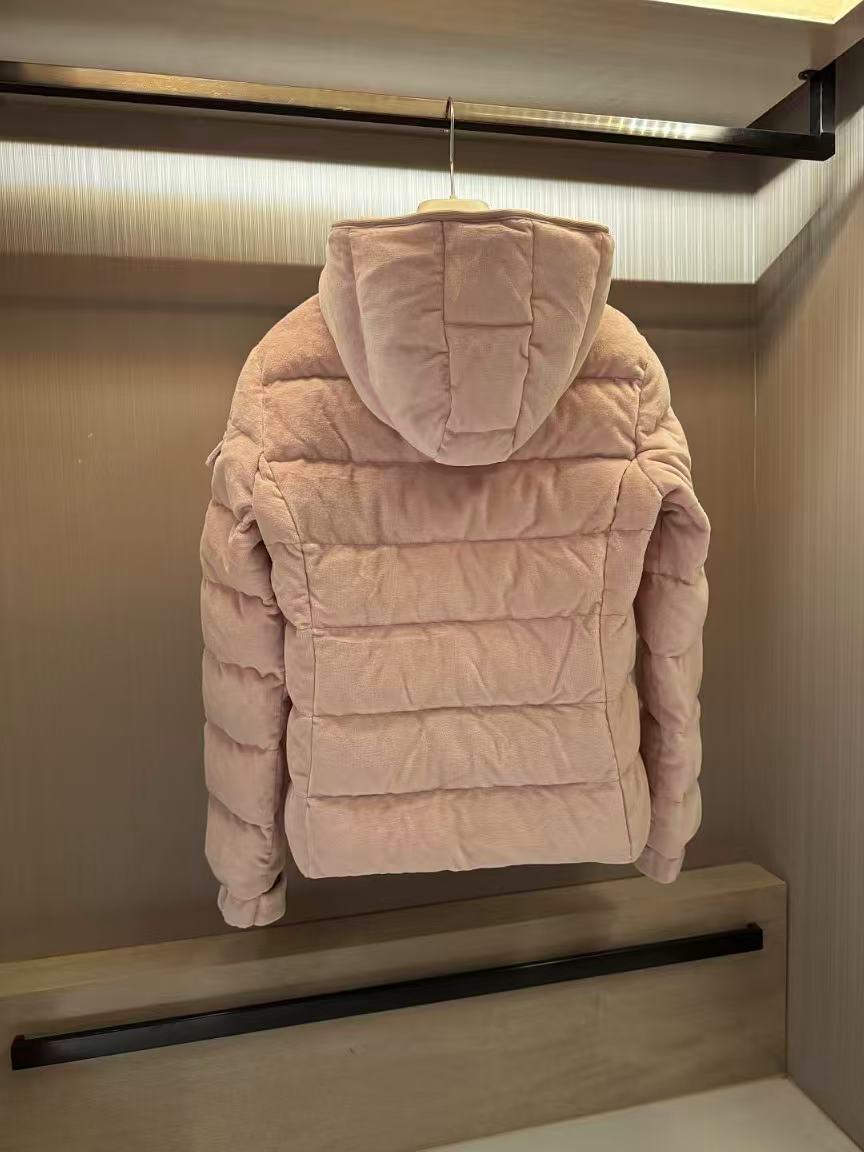 Moncler  モンクレール ダウンジャケット