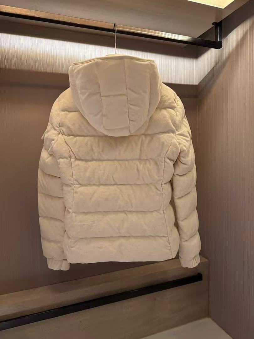Moncler  モンクレール ダウンジャケット