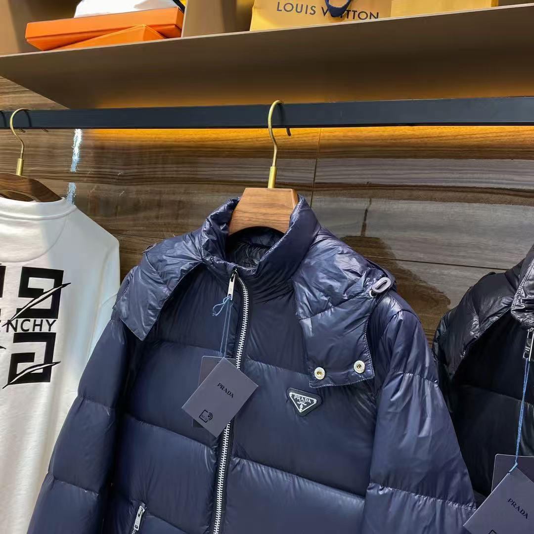 Prada  プラダ ダウンジャケット