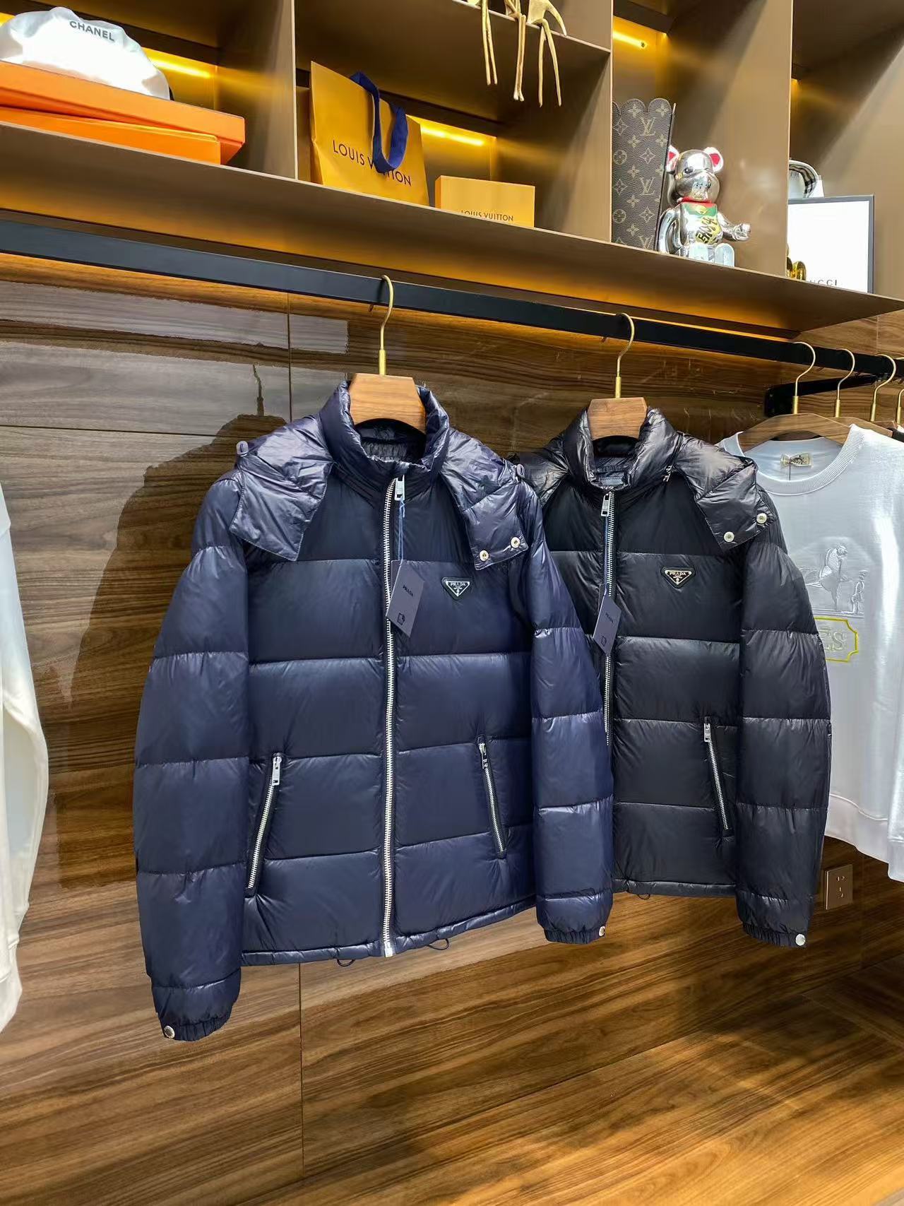 Prada  プラダ ダウンジャケット