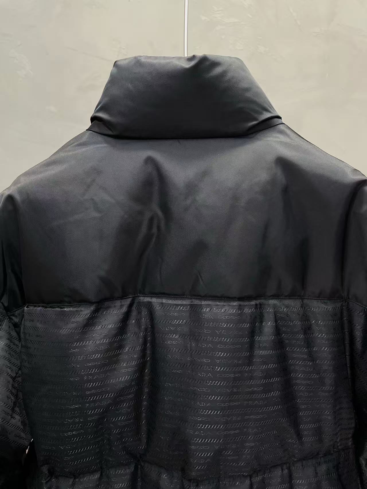 Prada  プラダ ダウンジャケット