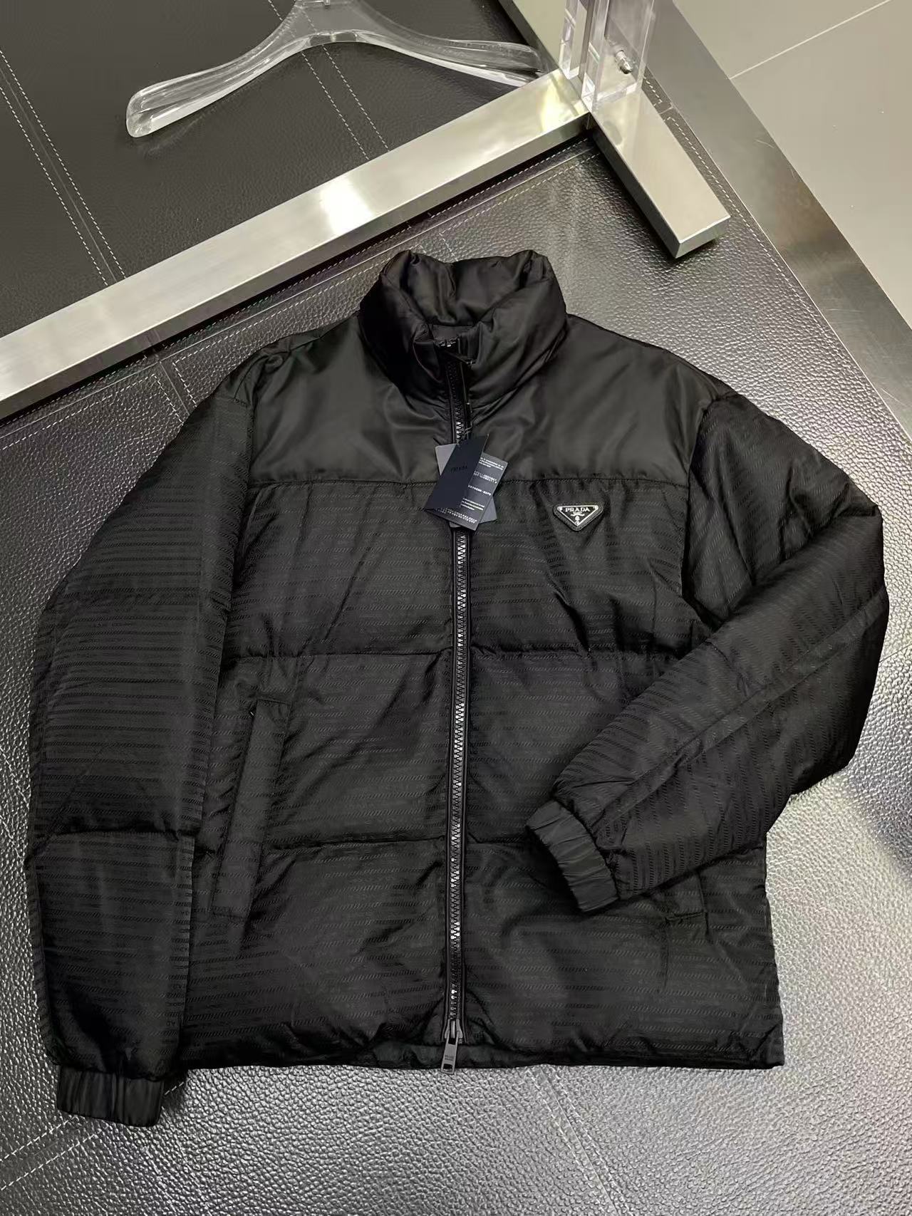 Prada  プラダ ダウンジャケット