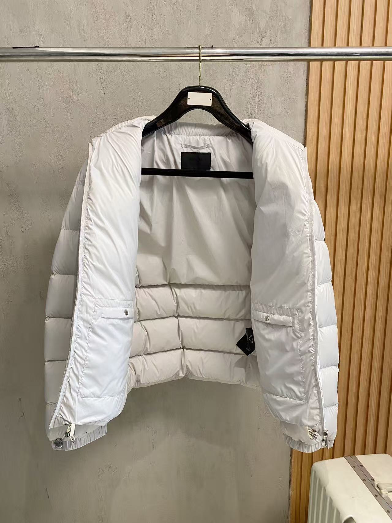 Prada  プラダ ダウンジャケット