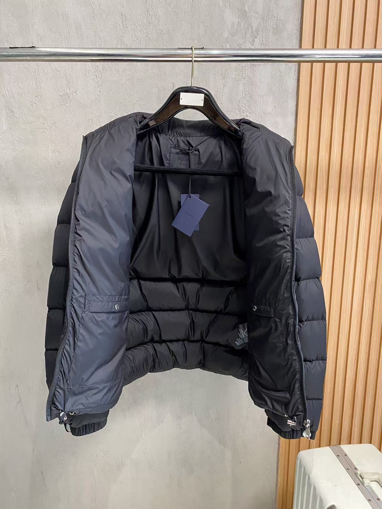 Prada  プラダ ダウンジャケット