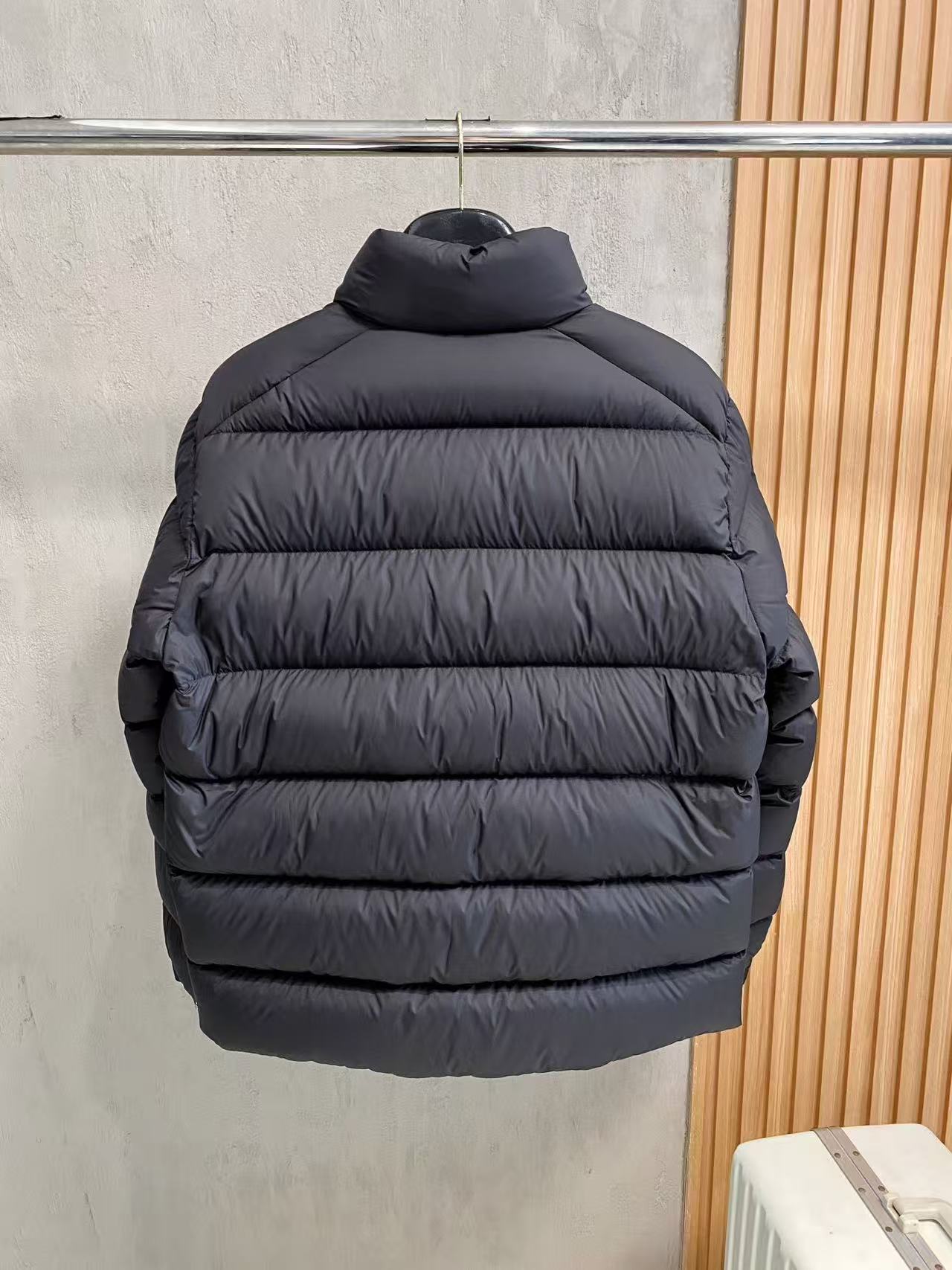 Prada  プラダ ダウンジャケット