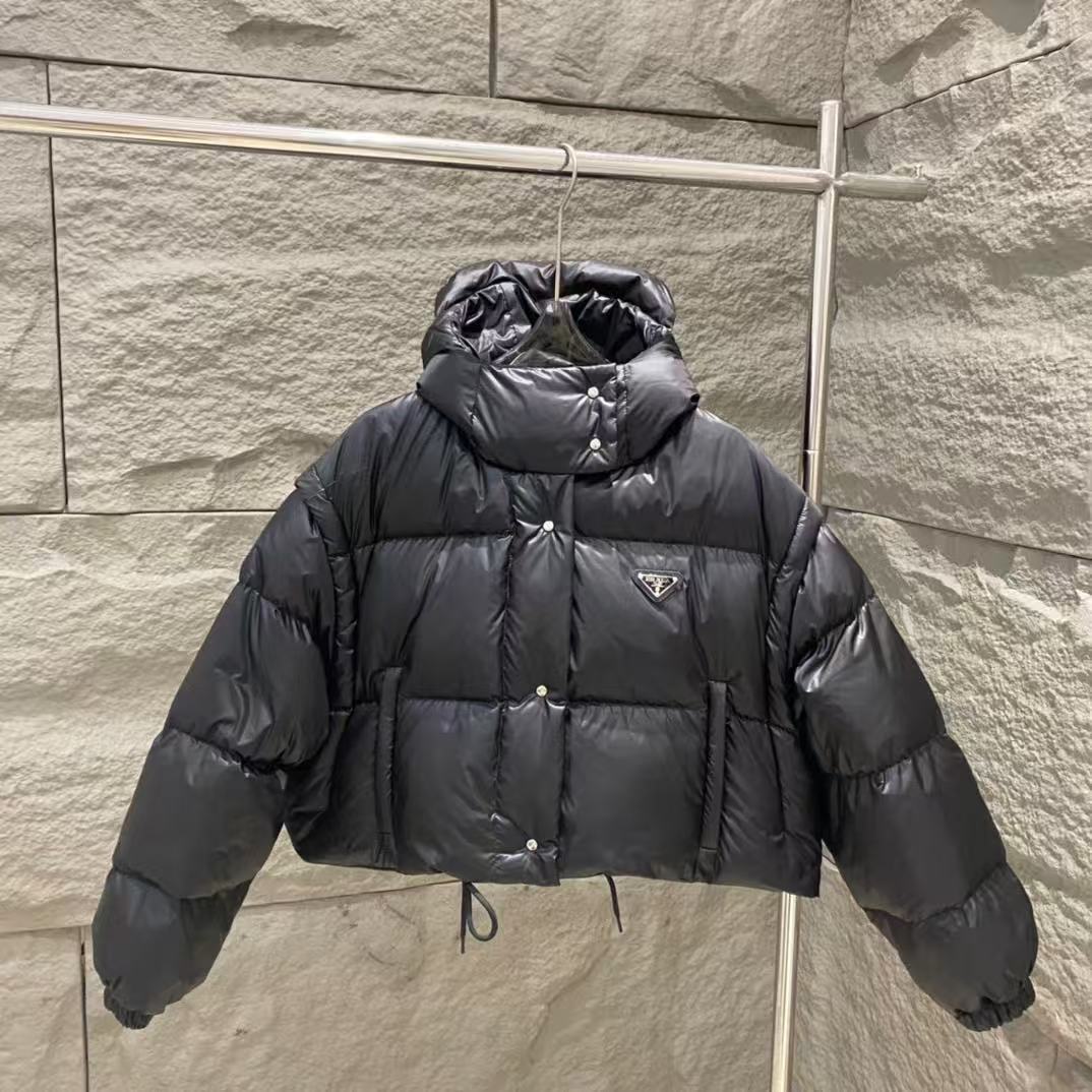 Prada  プラダ ダウンジャケット
