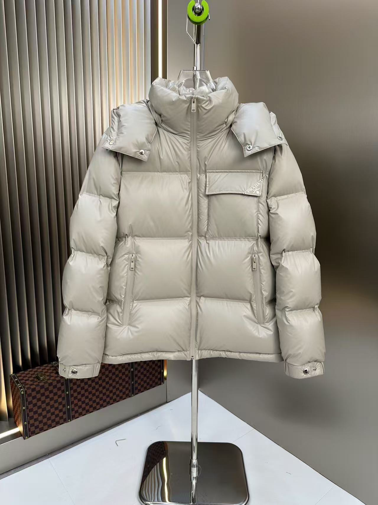 Prada  プラダ ダウンジャケット