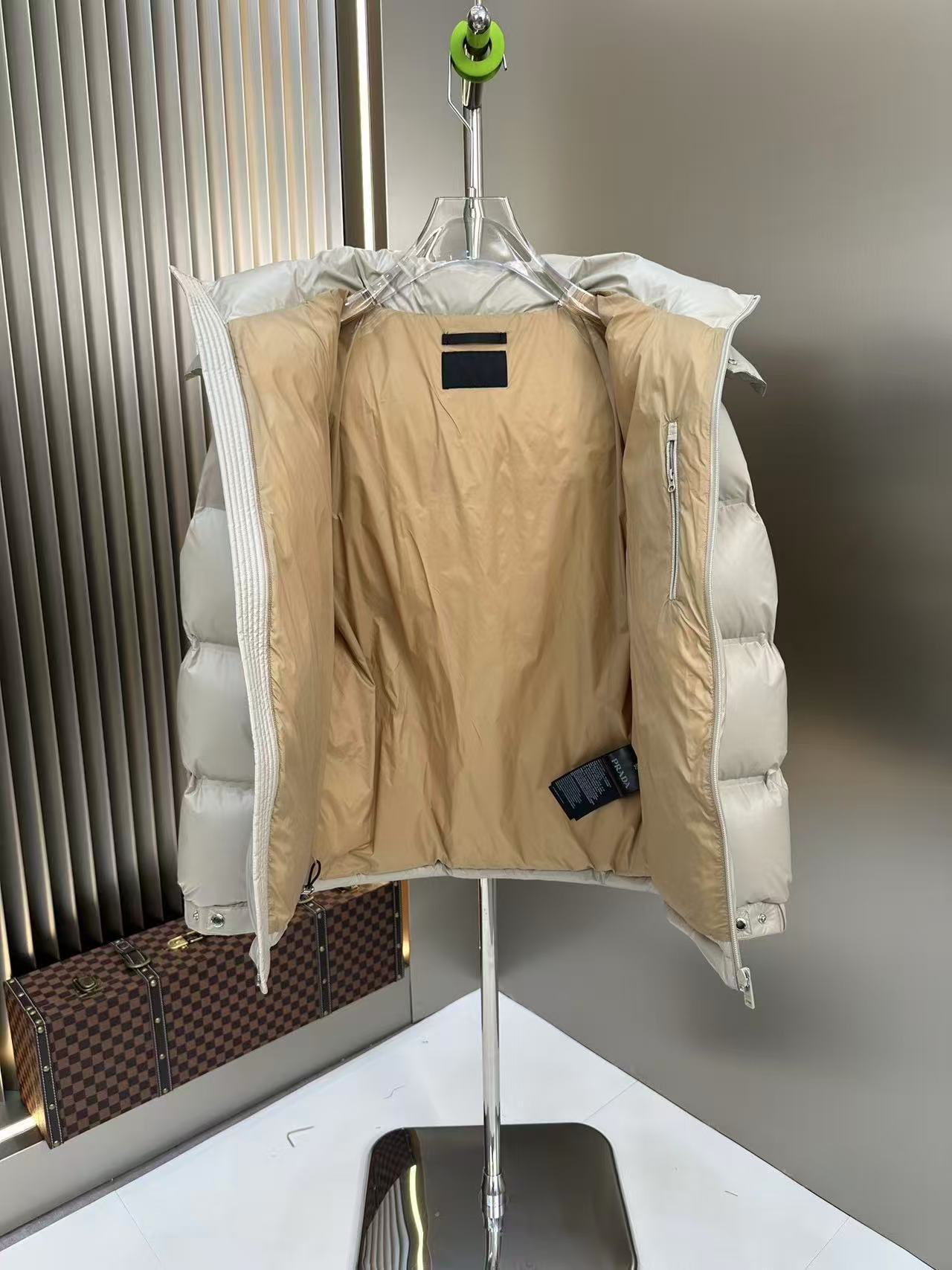 Prada  プラダ ダウンジャケット