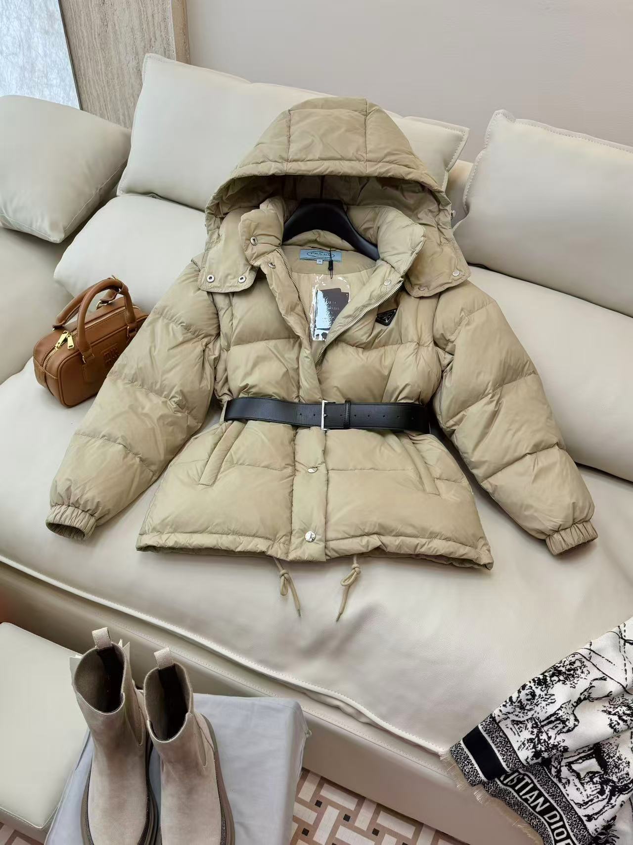 Prada  プラダ ダウンジャケット
