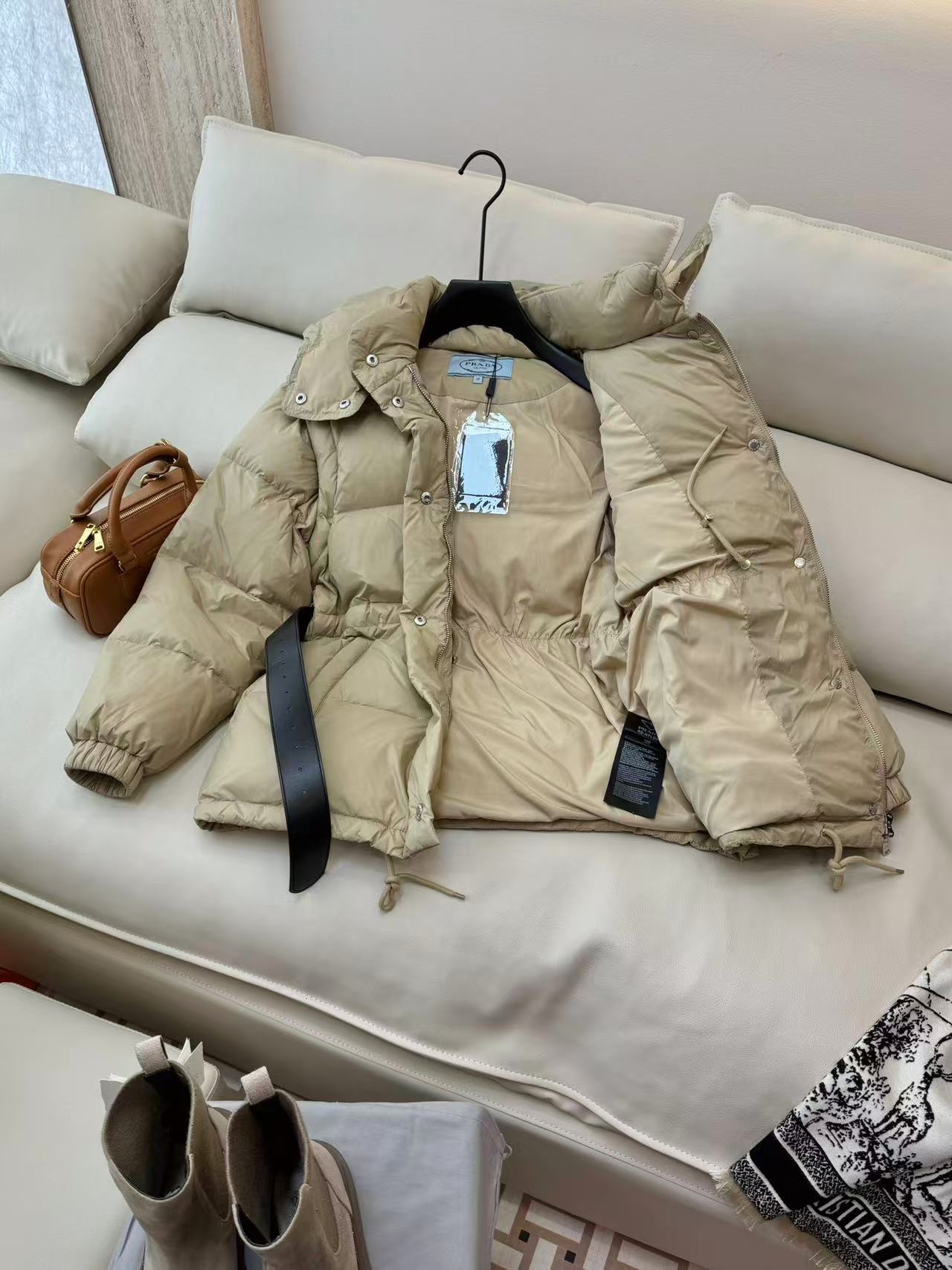 Prada  プラダ ダウンジャケット