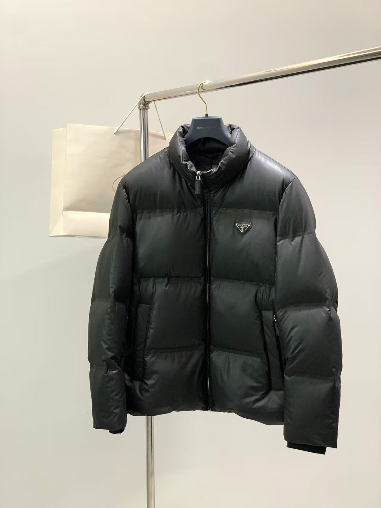 Prada  プラダ ダウンジャケット