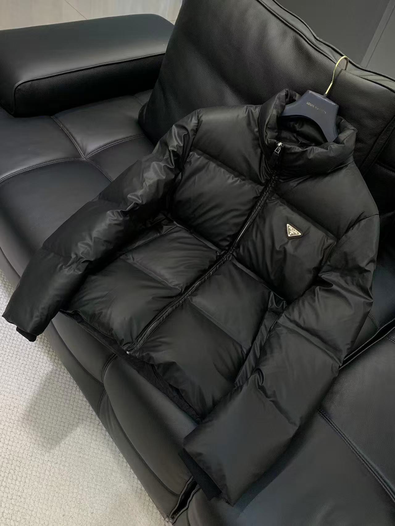 Prada  プラダ ダウンジャケット