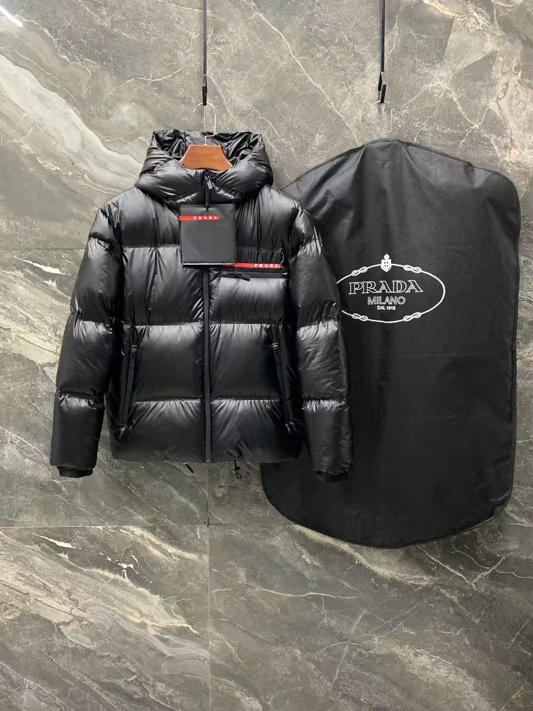 Prada  プラダ ダウンジャケット