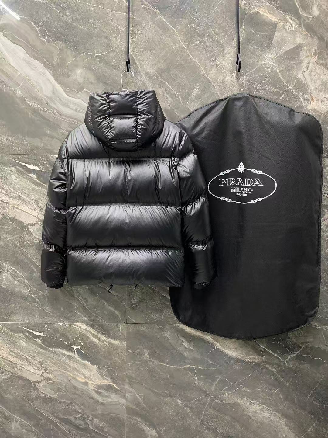 Prada  プラダ ダウンジャケット