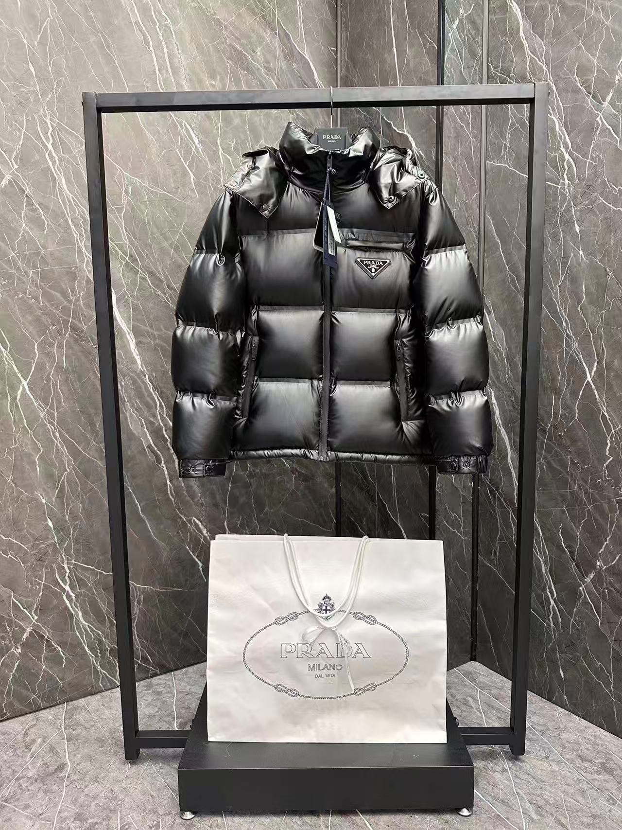 Prada  プラダ ダウンジャケット