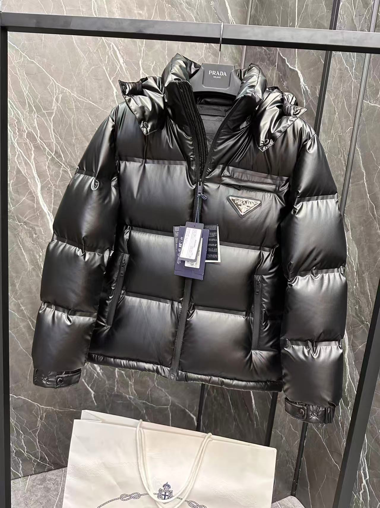 Prada  プラダ ダウンジャケット