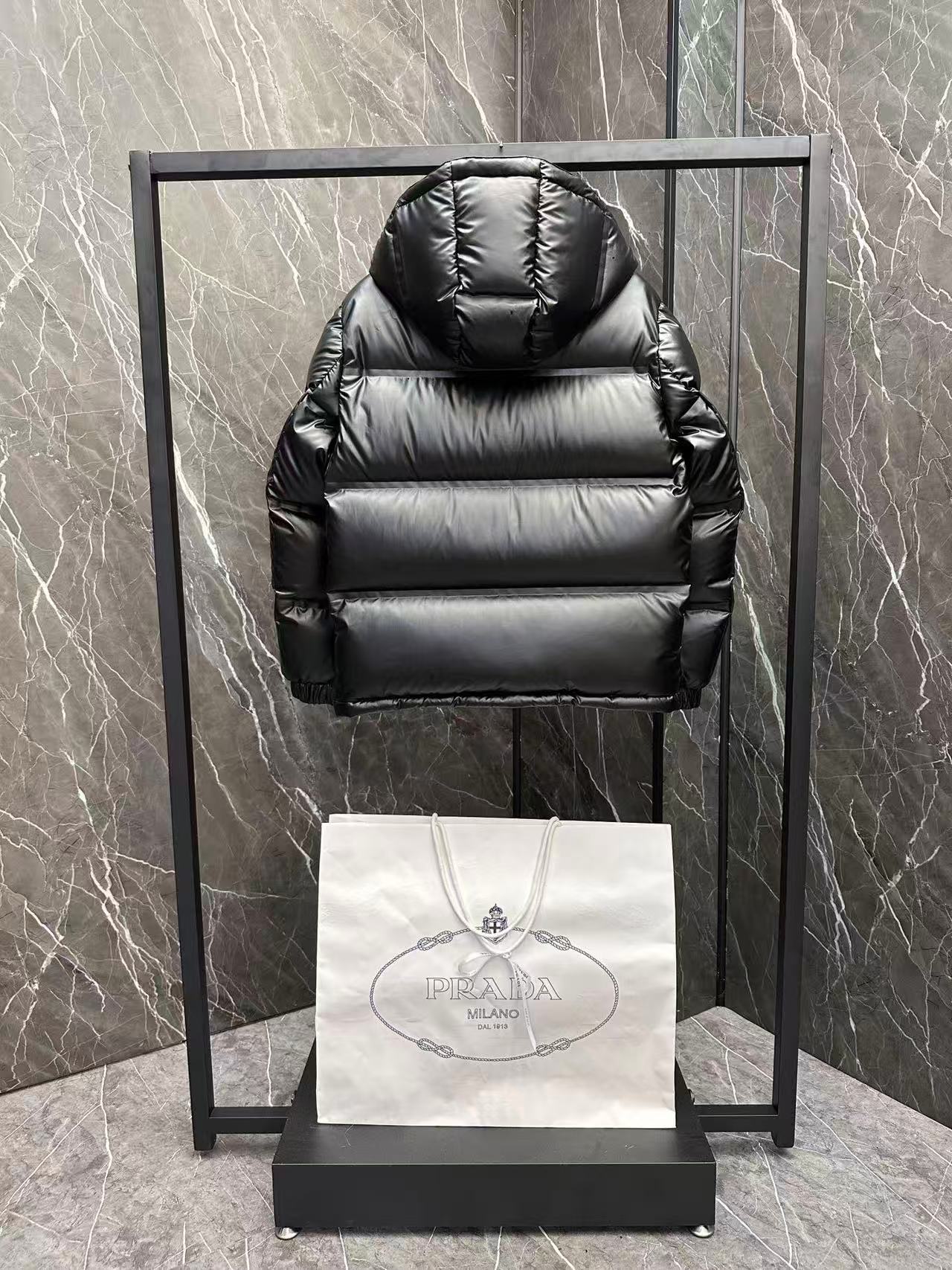 Prada  プラダ ダウンジャケット