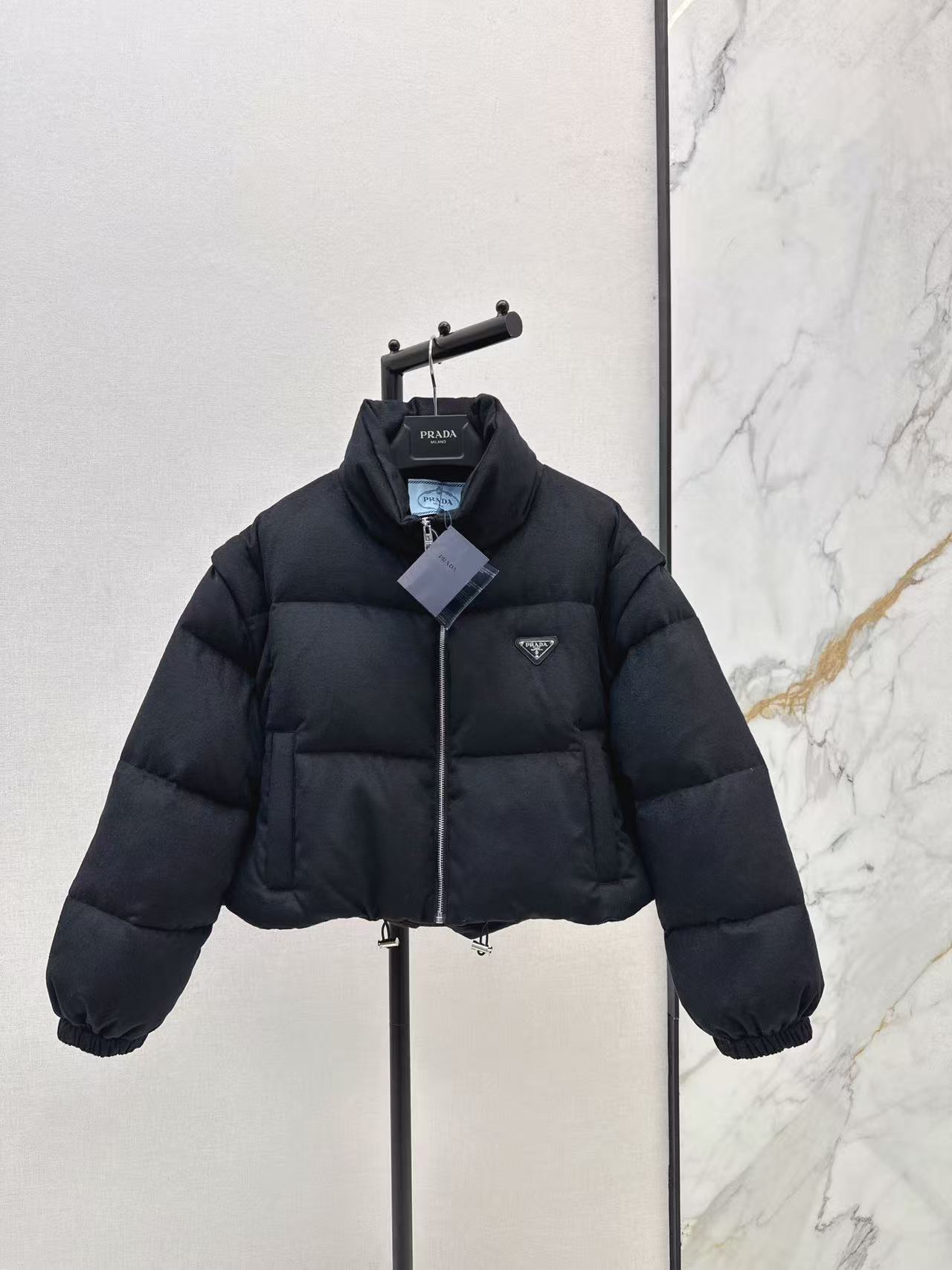 Prada  プラダ ダウンジャケット