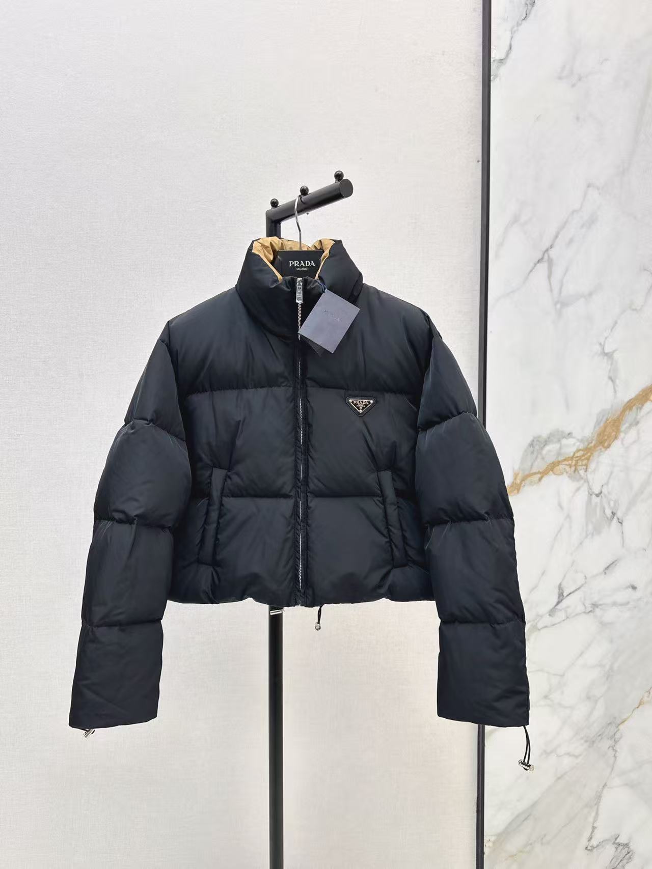 Prada  プラダ ダウンジャケット