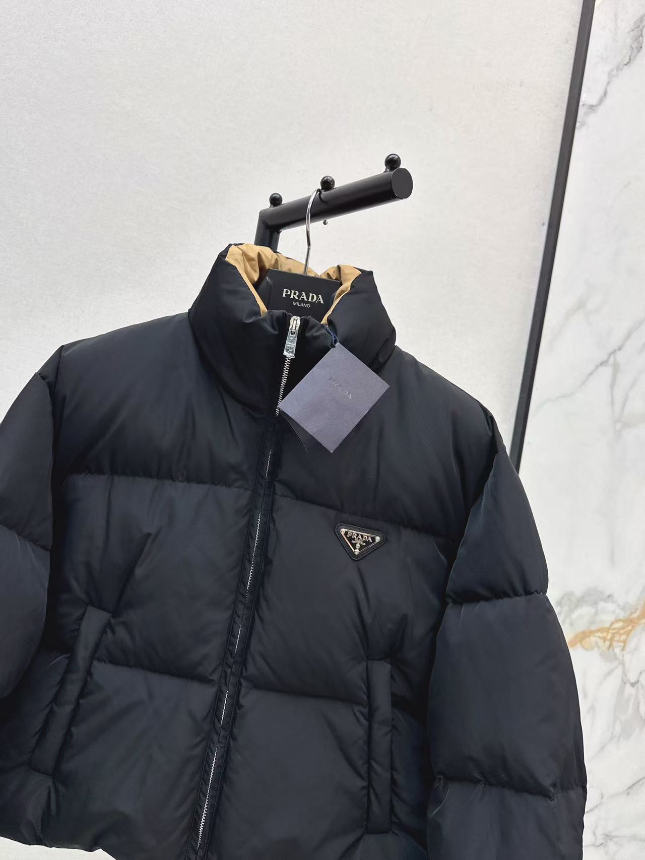 Prada  プラダ ダウンジャケット
