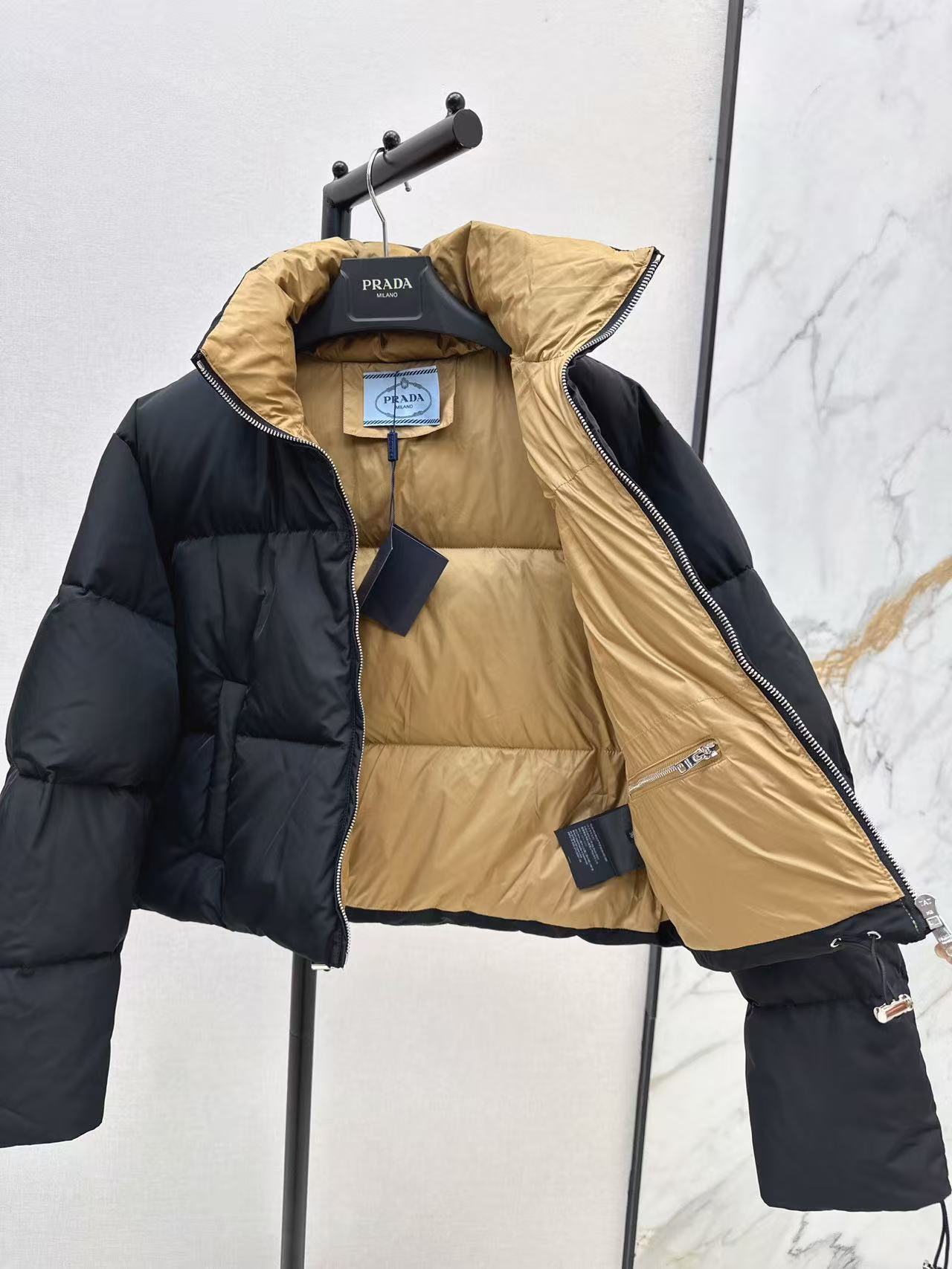 Prada  プラダ ダウンジャケット