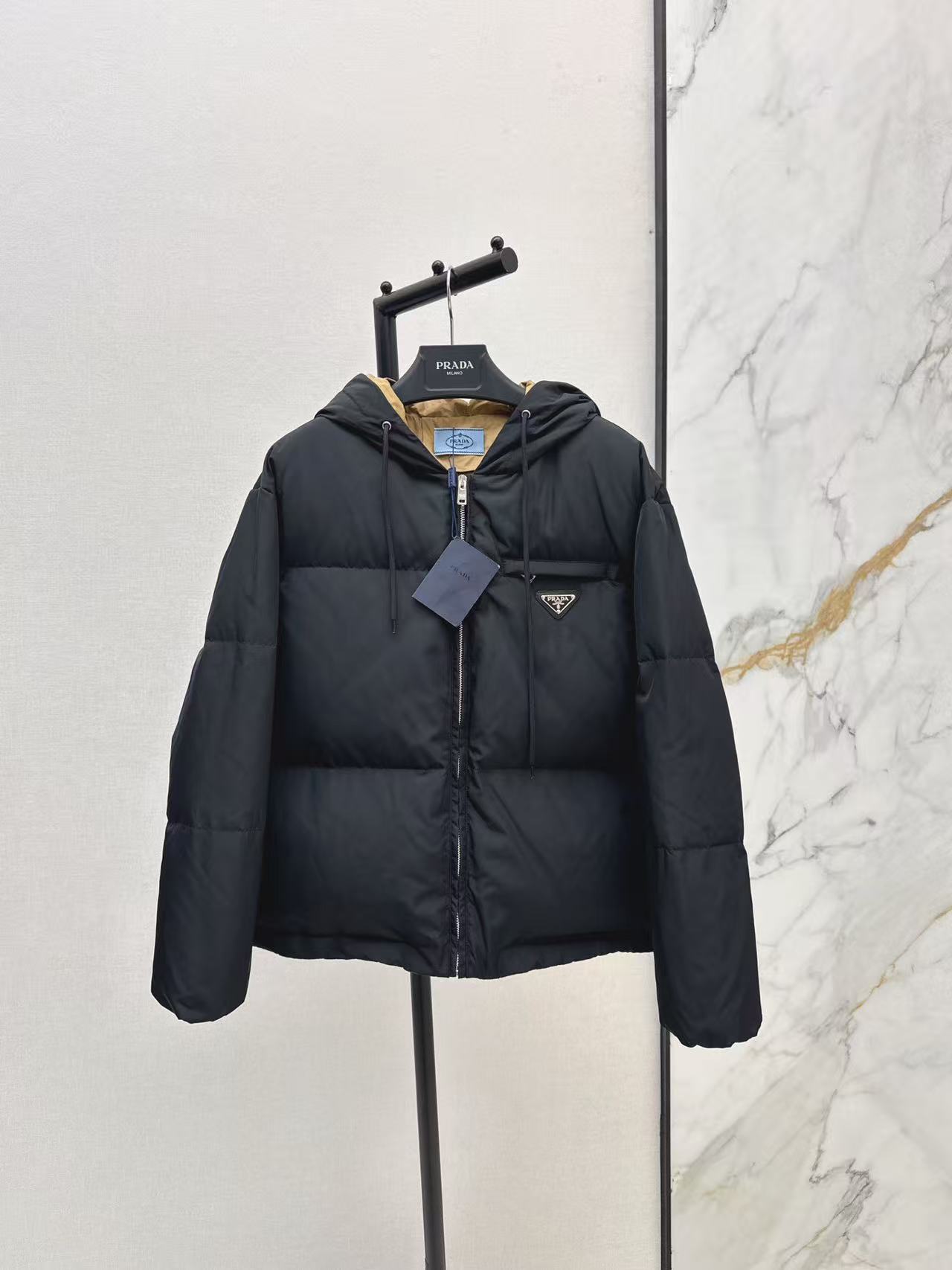 Prada  プラダ ダウンジャケット