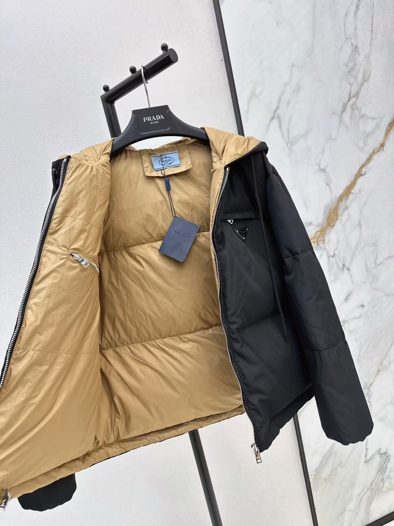Prada  プラダ ダウンジャケット