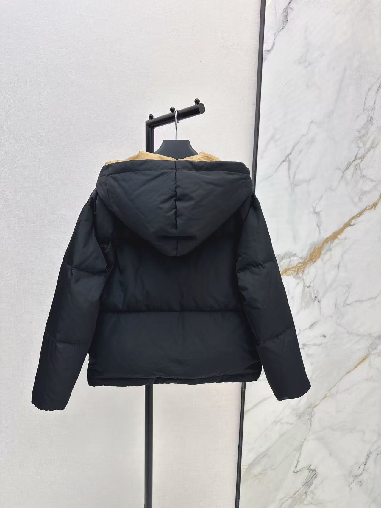 Prada  プラダ ダウンジャケット