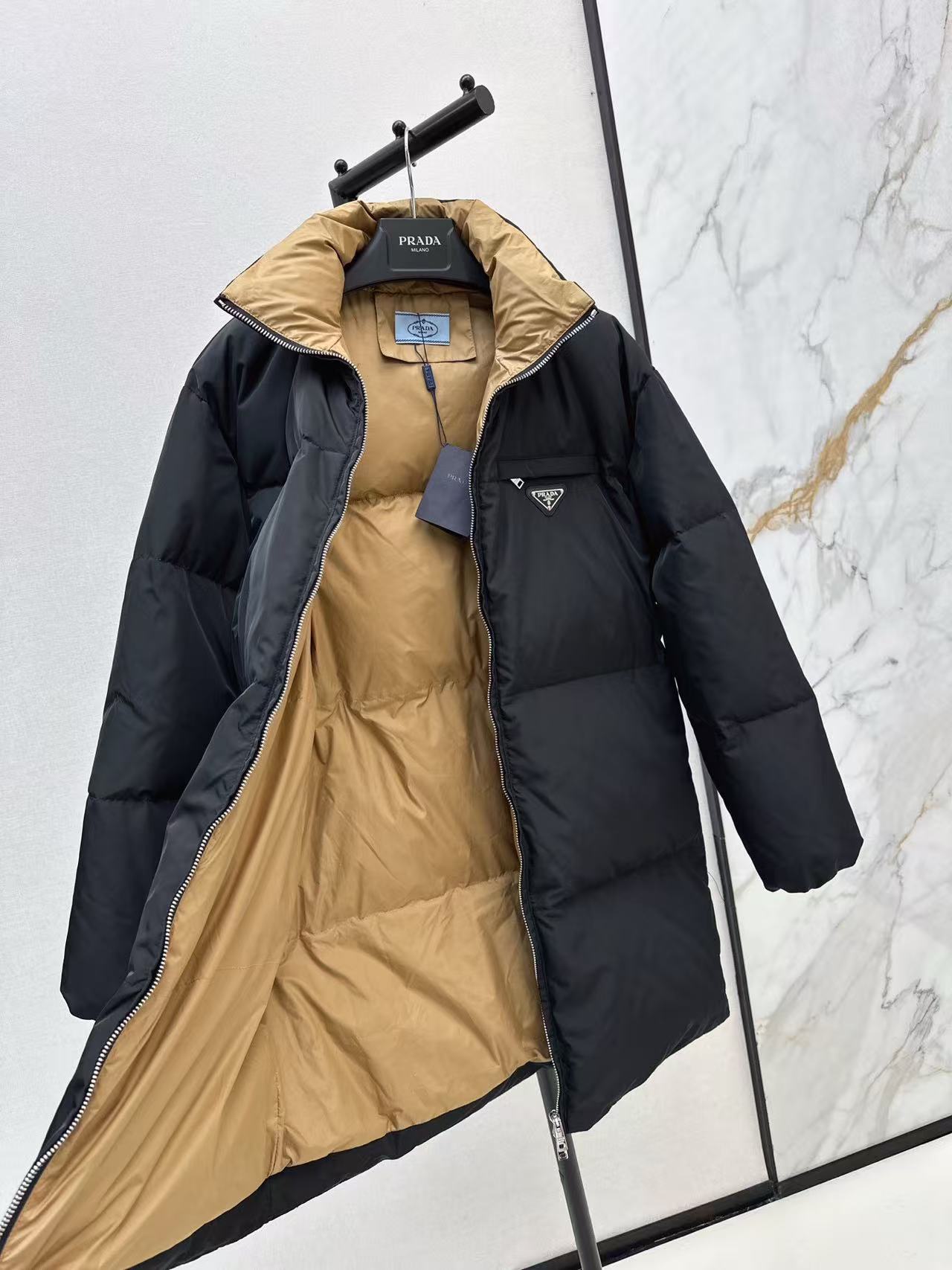 Prada  プラダ ダウンジャケット