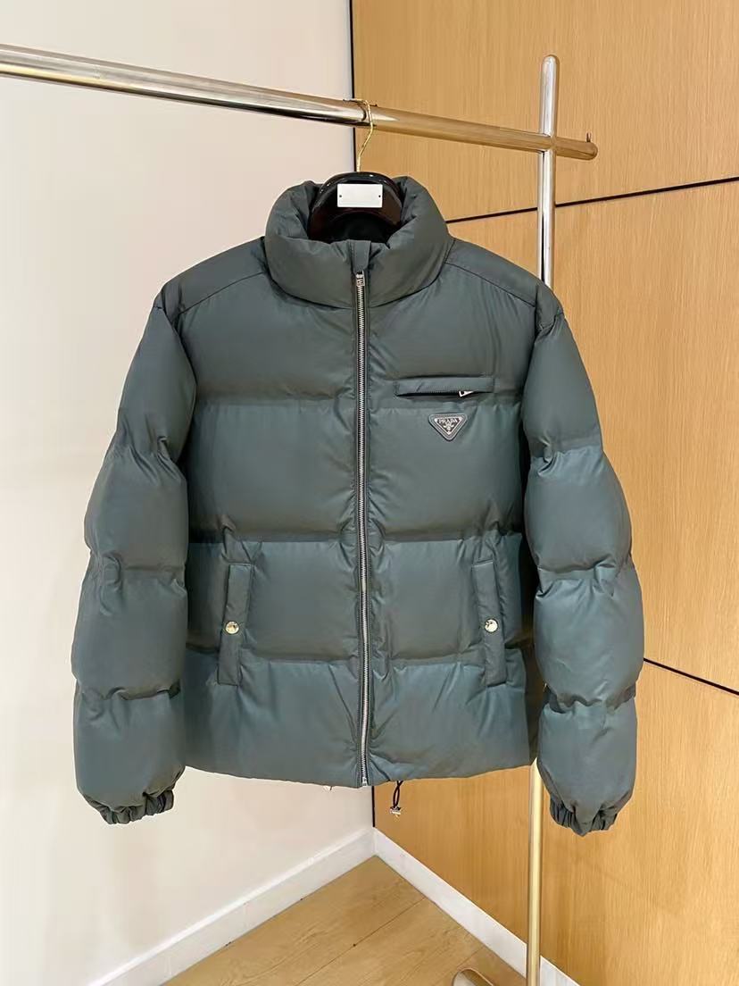 Prada  プラダ ダウンジャケット