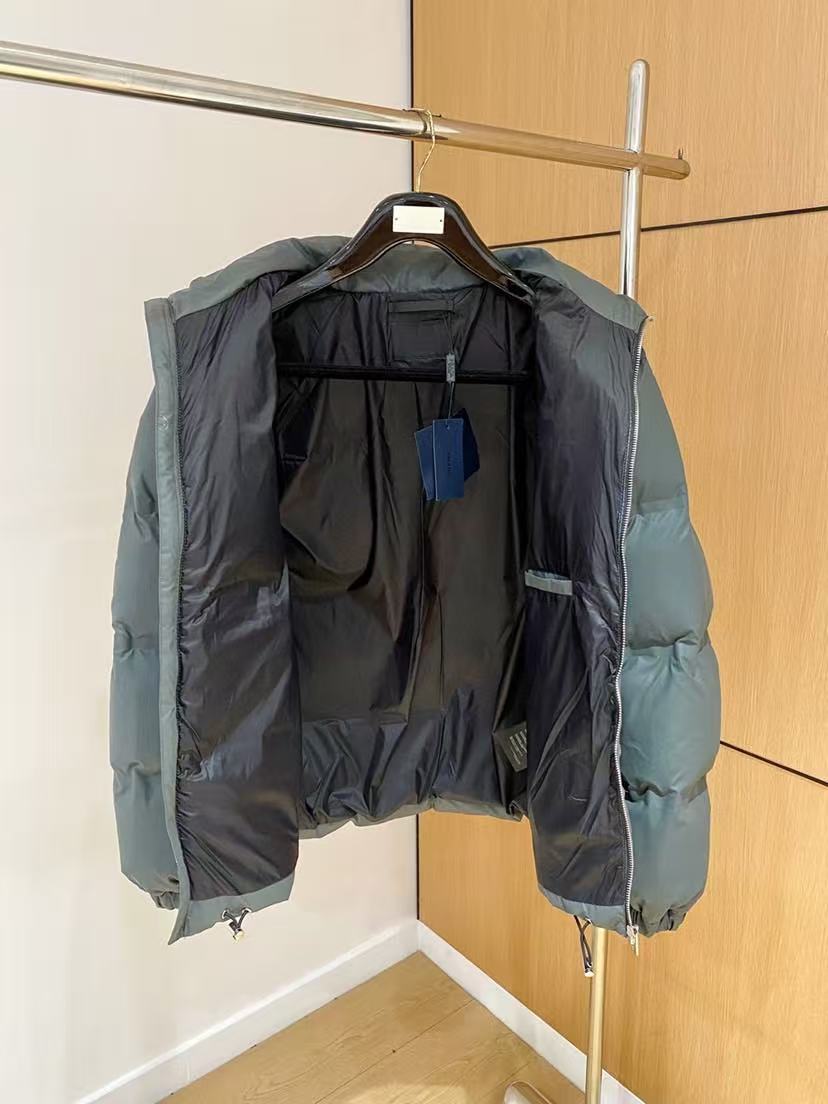 Prada  プラダ ダウンジャケット