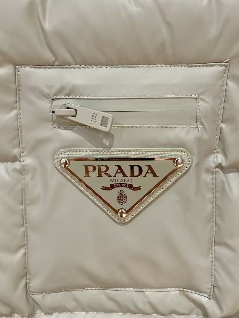 Prada  プラダ ダウンジャケット