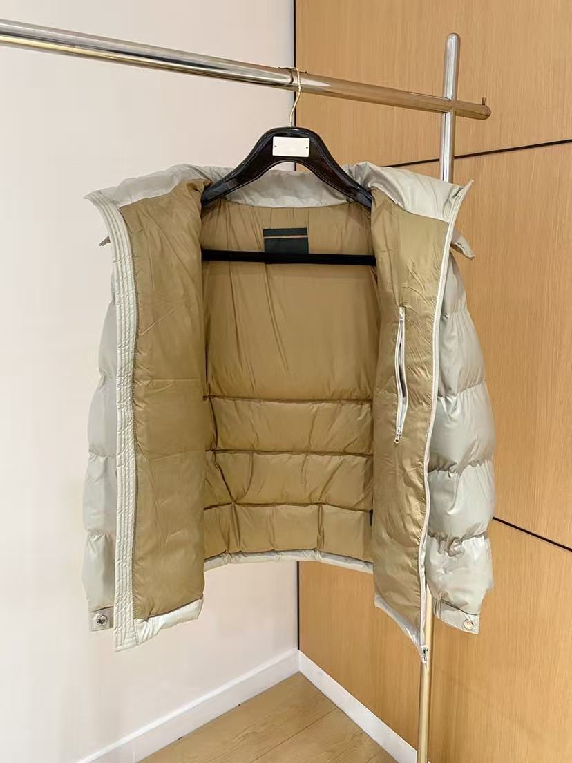 Prada  プラダ ダウンジャケット