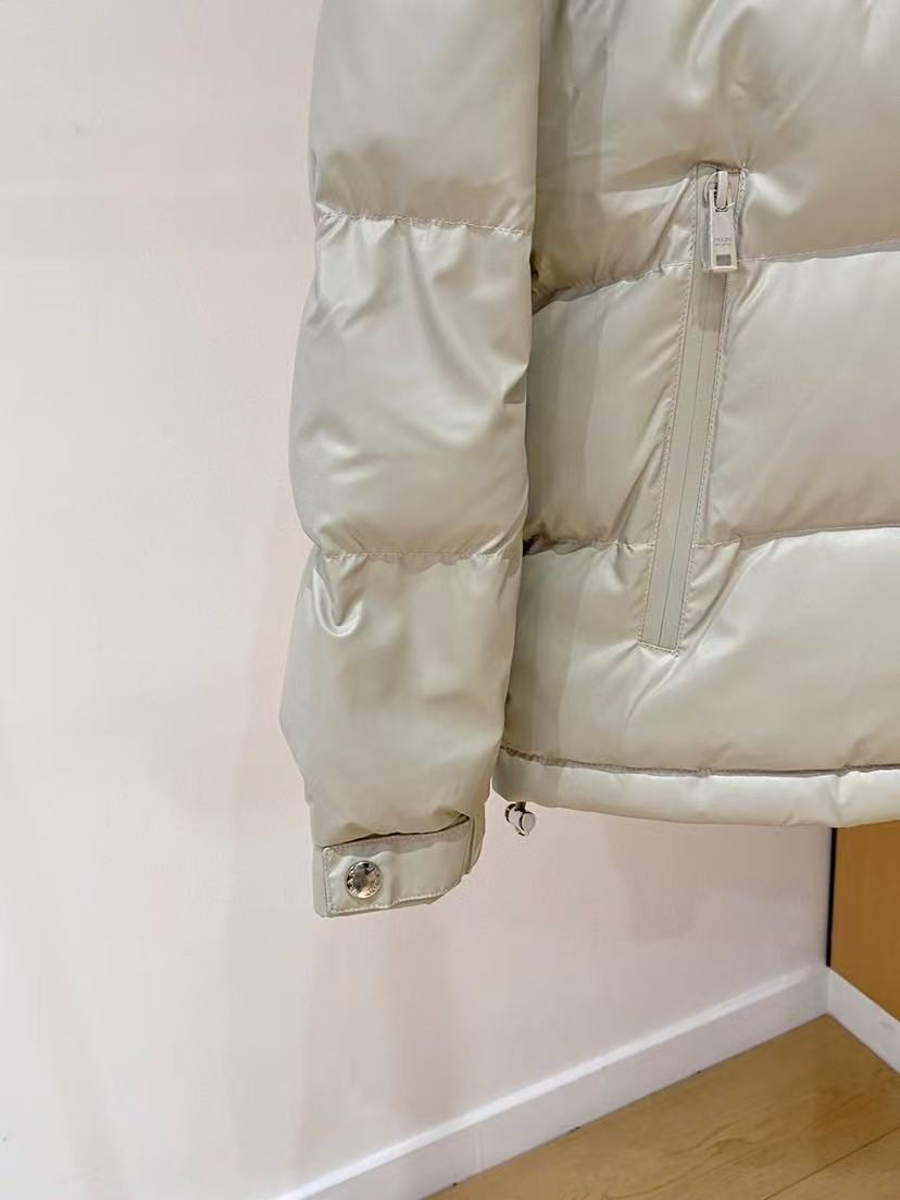 Prada  プラダ ダウンジャケット