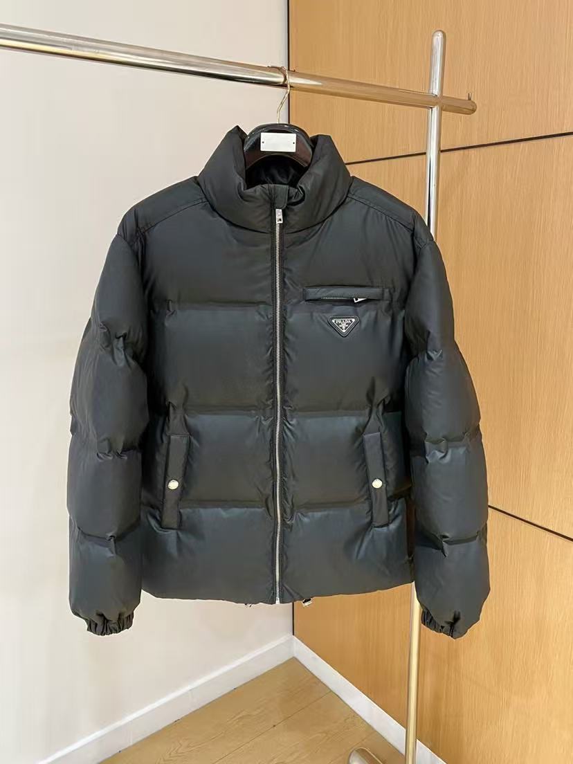 Prada  プラダ ダウンジャケット
