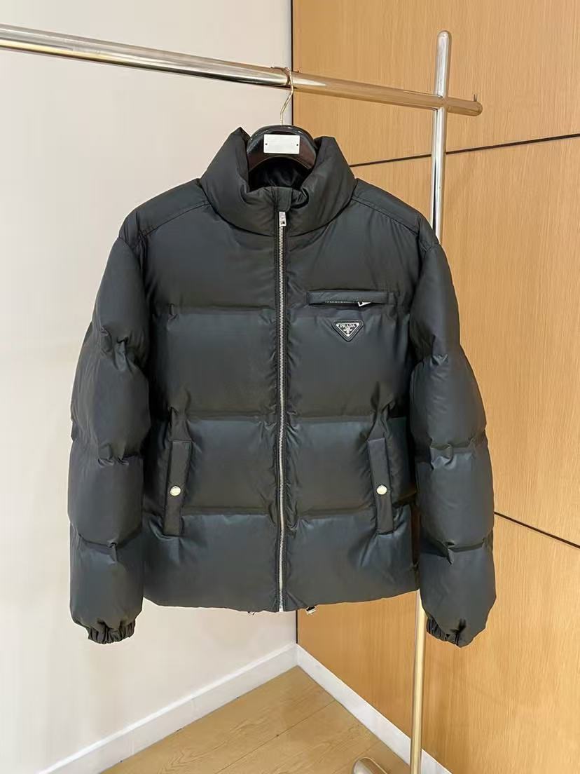 Prada  プラダ ダウンジャケット