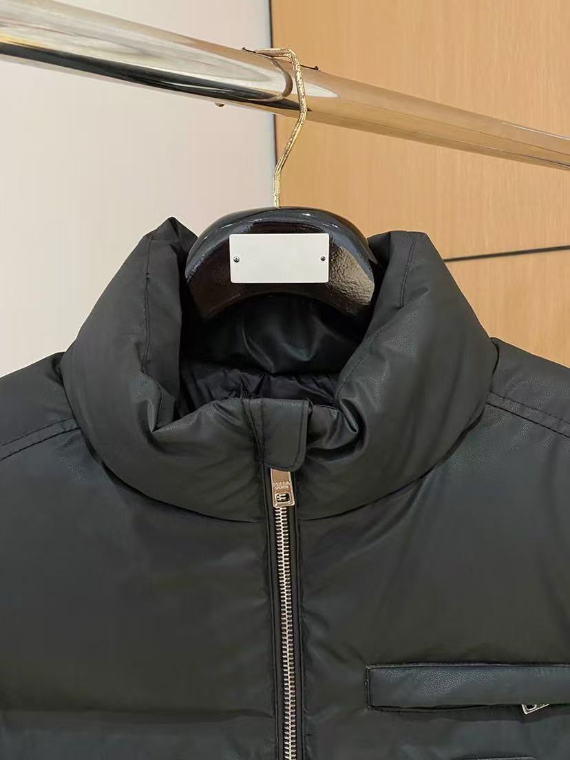 Prada  プラダ ダウンジャケット