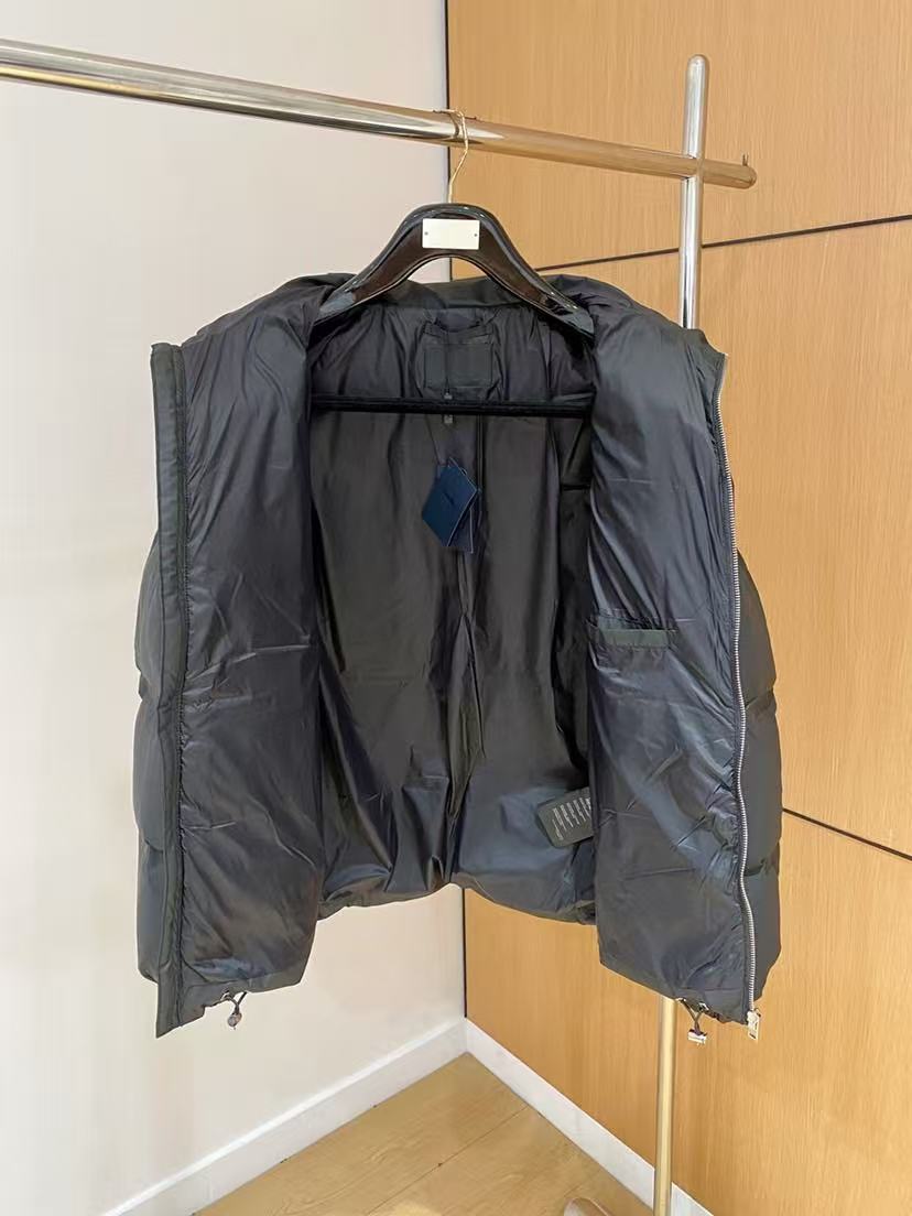 Prada  プラダ ダウンジャケット