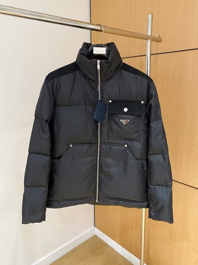 Prada  プラダ ダウンジャケット