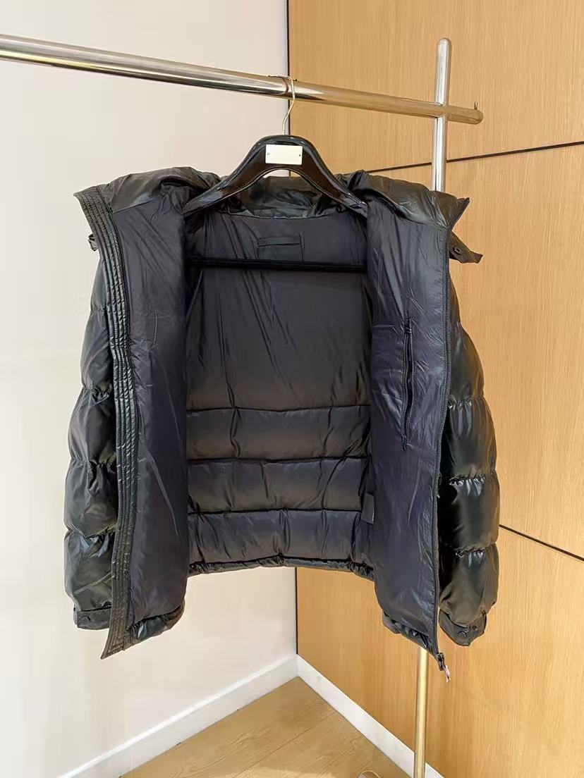 Prada  プラダ ダウンジャケット