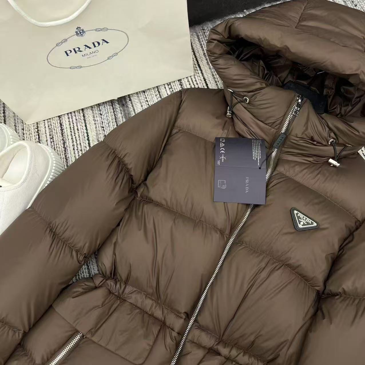Prada  プラダ ダウンジャケット