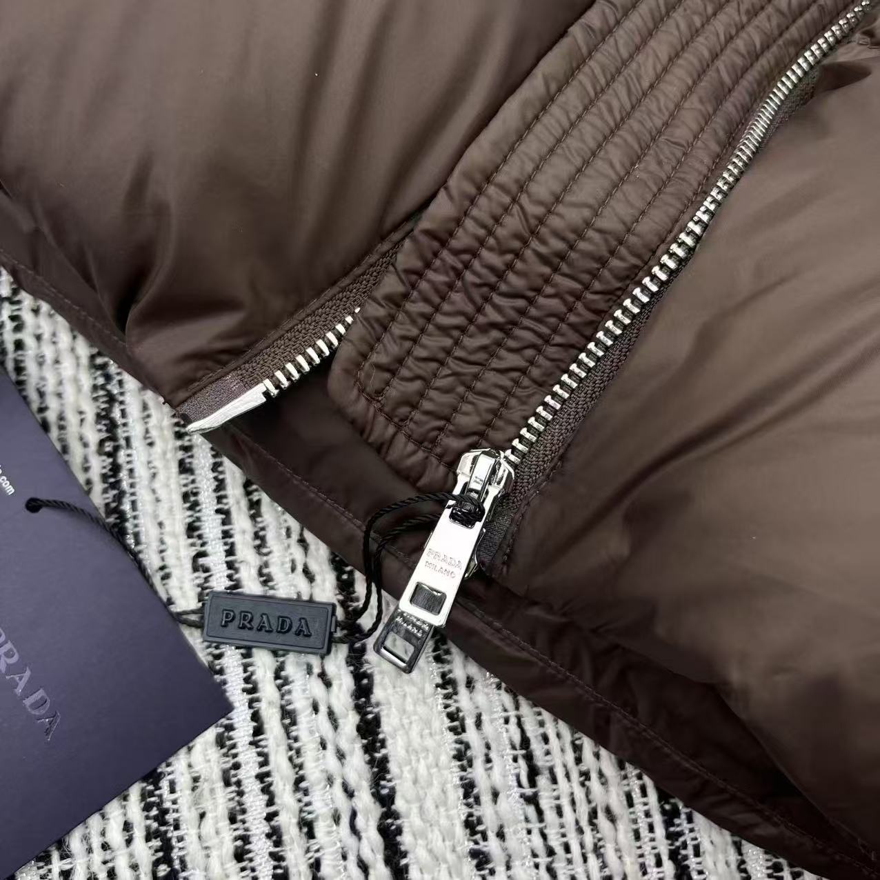 Prada  プラダ ダウンジャケット