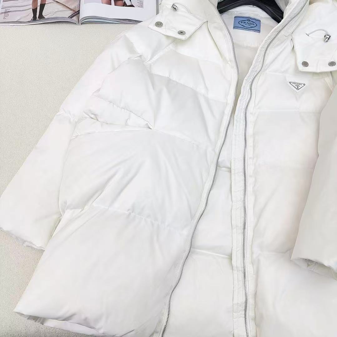 Prada  プラダ ダウンジャケット