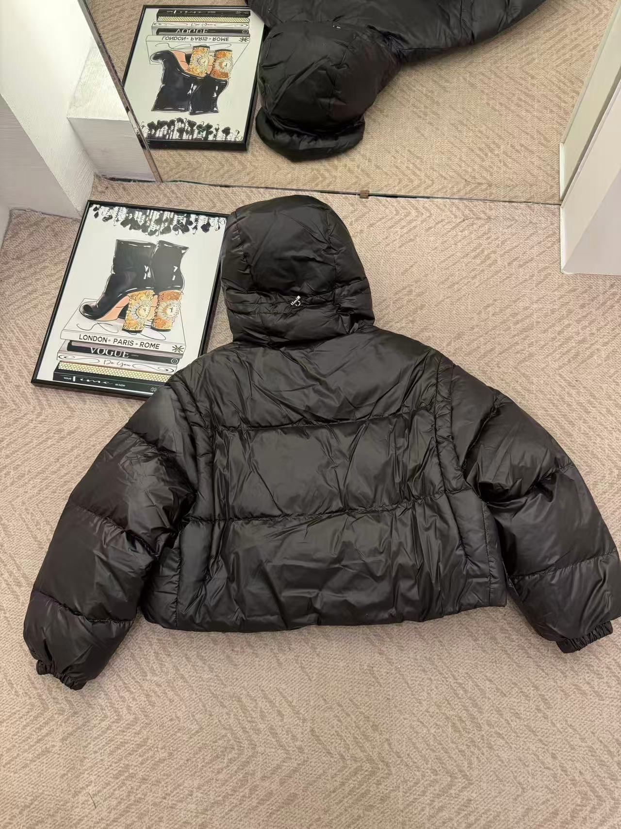 Prada  プラダ ダウンジャケット