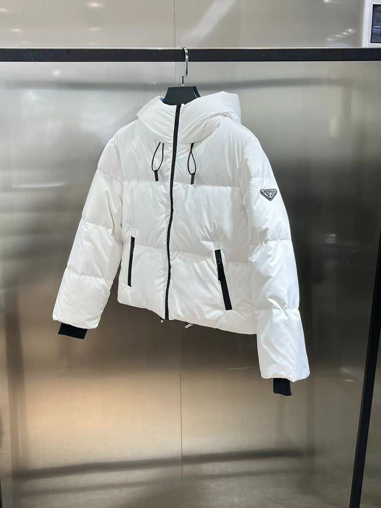 Prada  プラダ ダウンジャケット