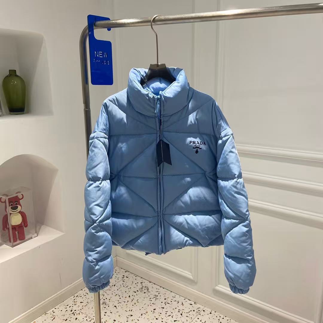 Prada  プラダ ダウンジャケット