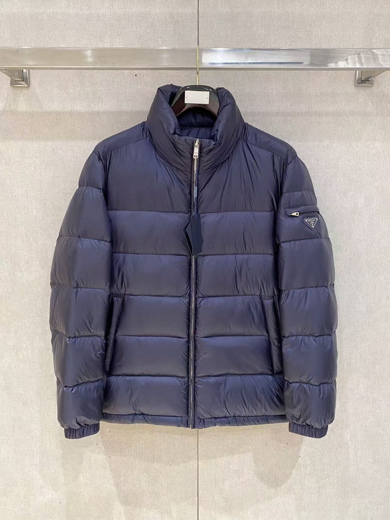 Prada  プラダ ダウンジャケット