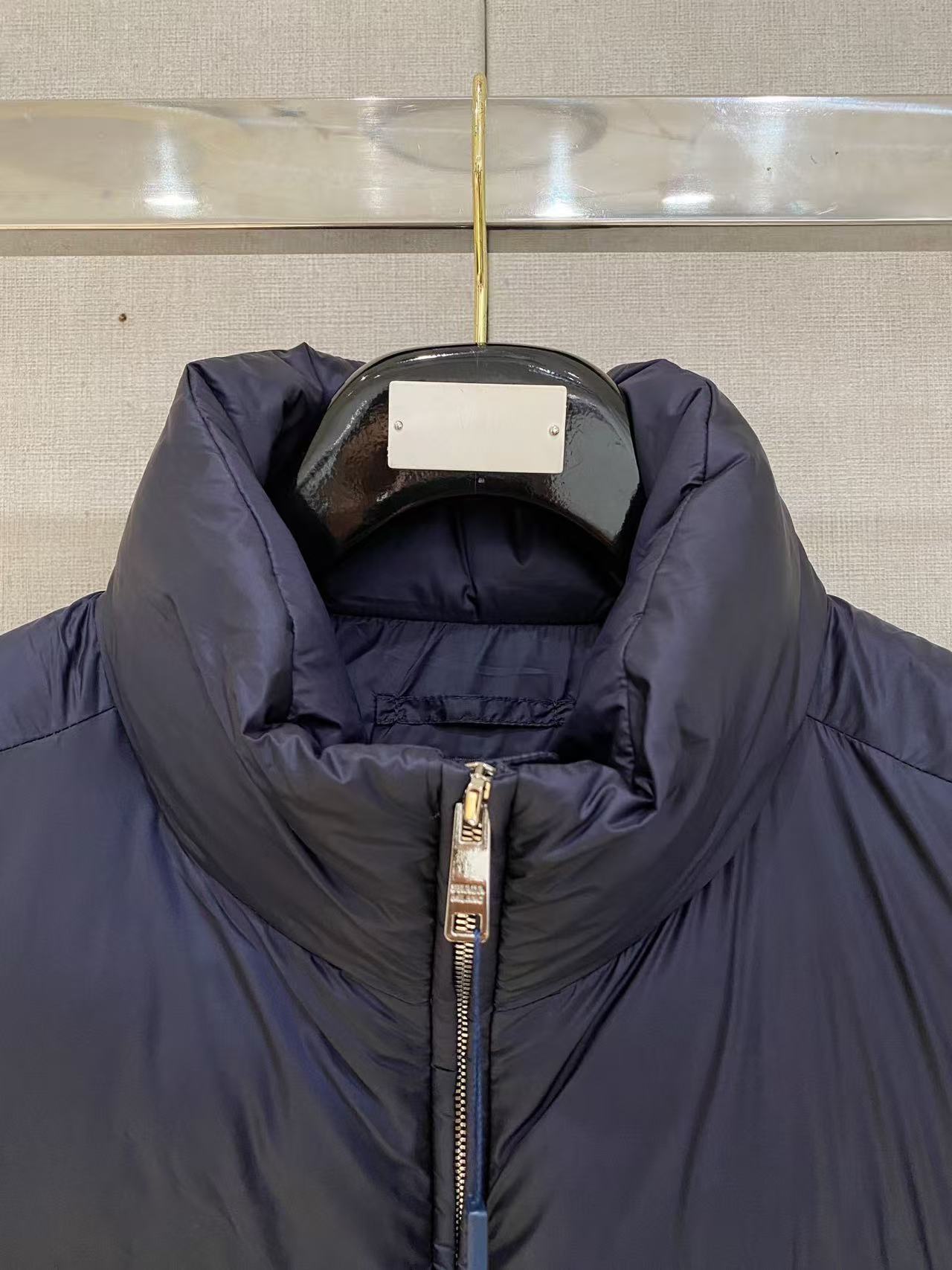 Prada  プラダ ダウンジャケット