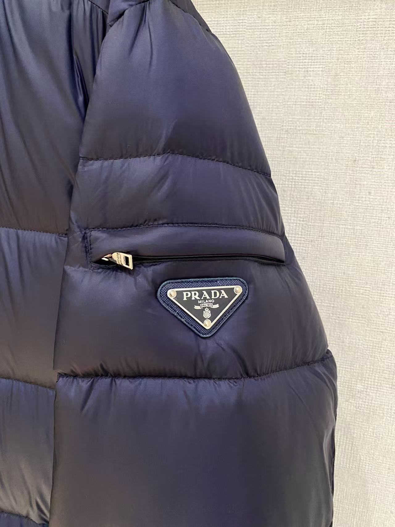 Prada  プラダ ダウンジャケット